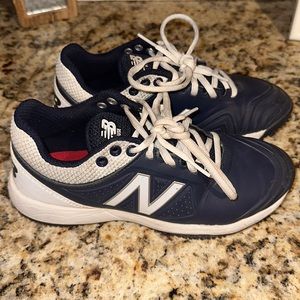 EUC New Balance Navy Softball Fuse V2 Turf cleats
